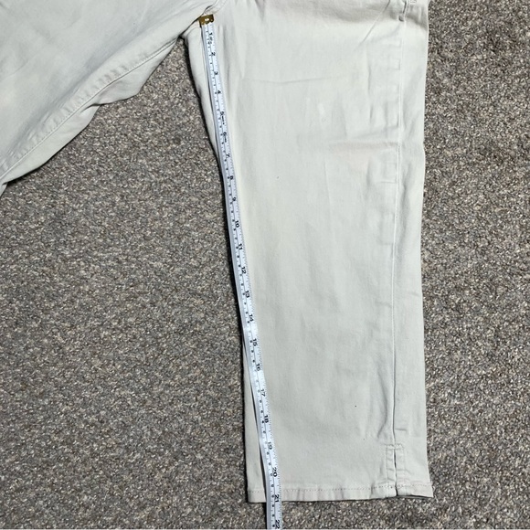Women’s crop Light khaki capri jeans. Size 8 - Picture 9 of 12